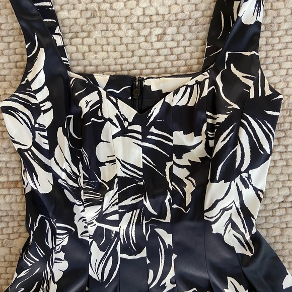 Black and white floral dress - Picture 2 of 3